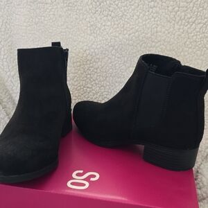 SO Sleek Black Ankle Booties